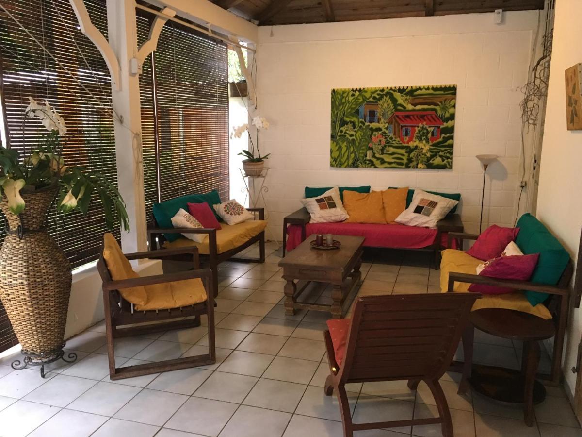 Le Medinilla Bed & Breakfast Bras-Panon Ngoại thất bức ảnh