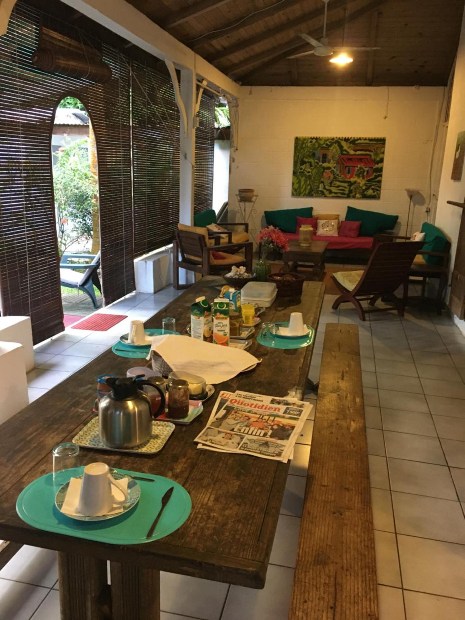 Le Medinilla Bed & Breakfast Bras-Panon Ngoại thất bức ảnh