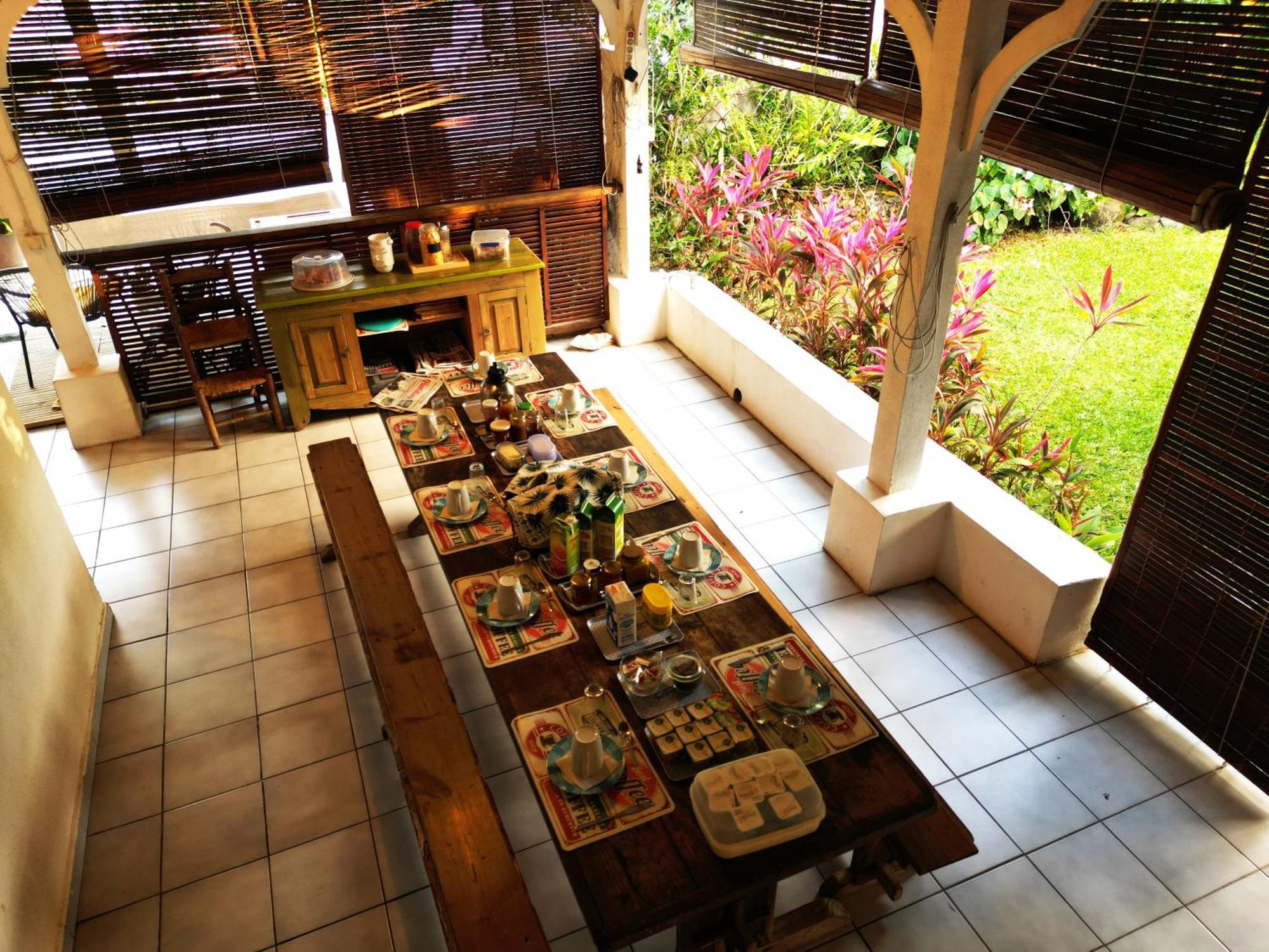 Le Medinilla Bed & Breakfast Bras-Panon Ngoại thất bức ảnh